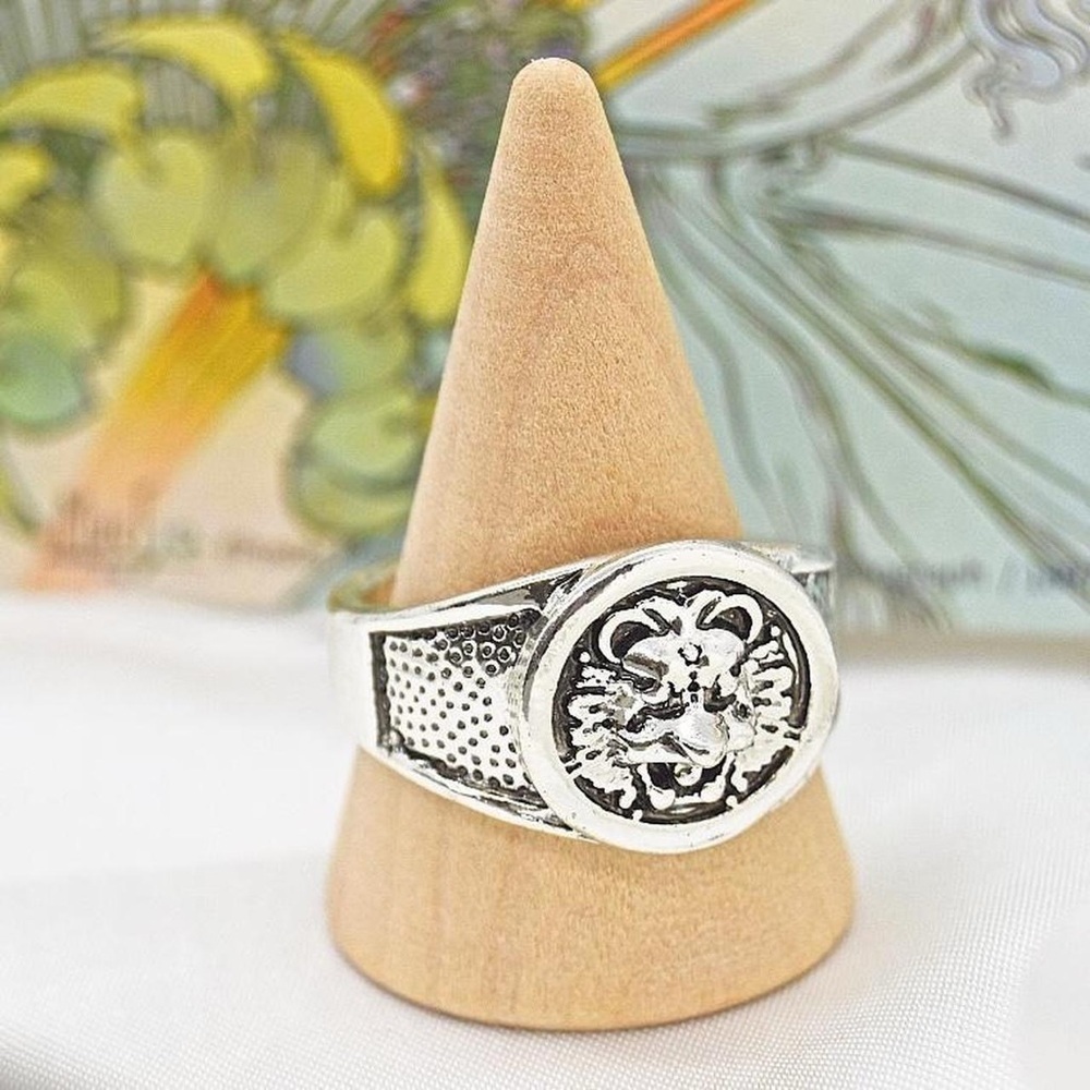 Lion Ring - Picture 3 of 6